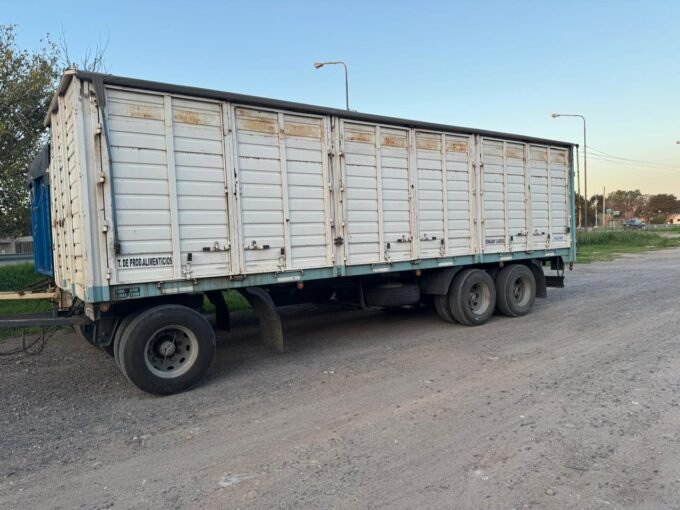Acoplado Saturni Todo Puertas 9,30 Mts - año 2014 - Usado.